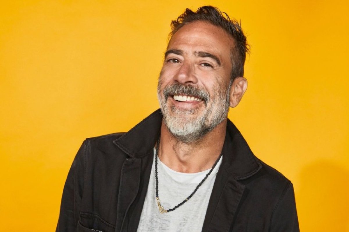 Красивые знаменитости мужчины после 50: фото и биографии