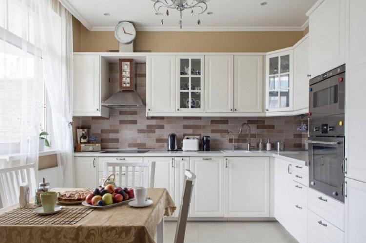 Белая угловая кухня - дизайн интерьера фото