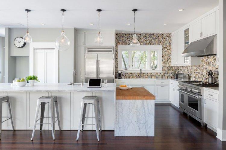 Матовая белая кухня с белой столешницей - дизайн фото