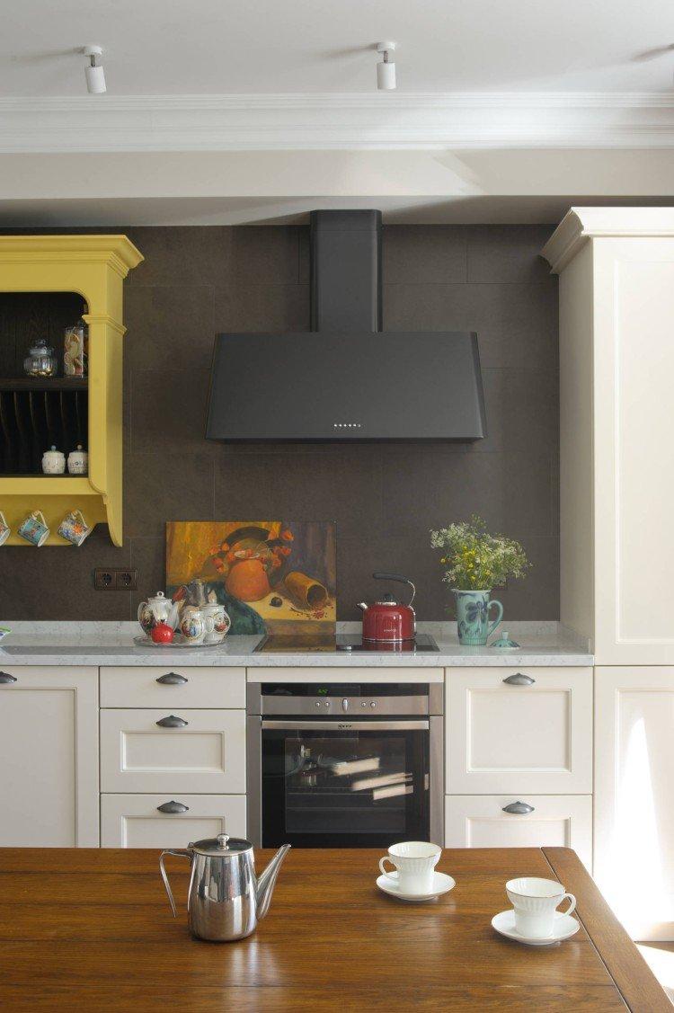 Матовая белая кухня с белой столешницей - дизайн фото