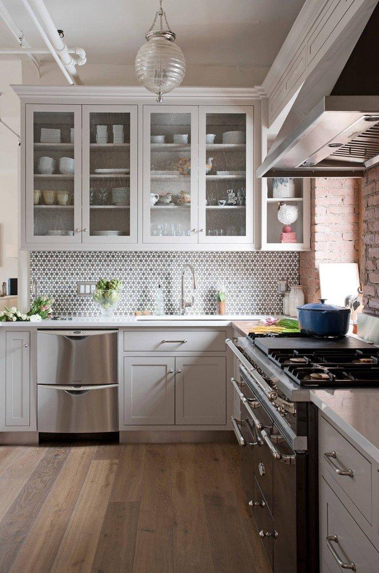 Матовая белая кухня с белой столешницей - дизайн фото