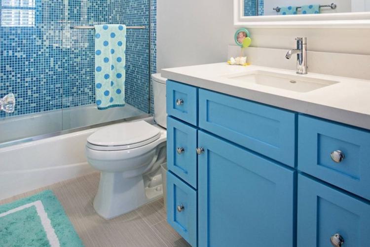 Бирюзовый цвет в интерьере ванной комнаты