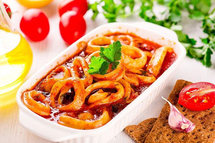 Кальмары в томатном соусе - рецепты