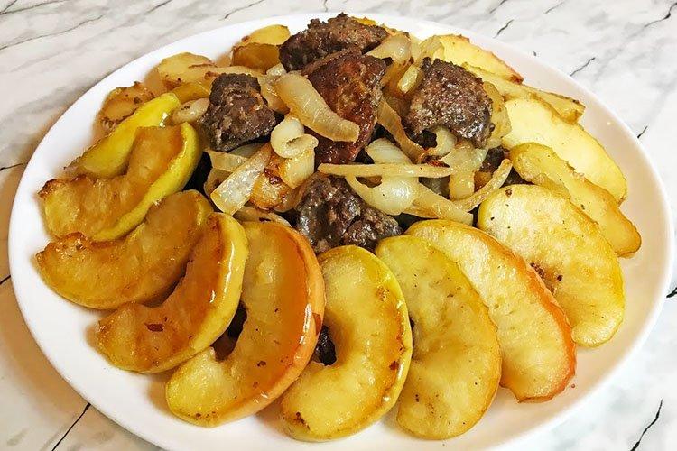 Куриная печень с яблоками в духовке - рецепты