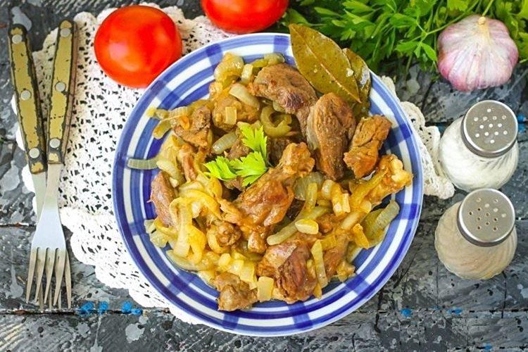 Тушеная утка с луком - рецепты