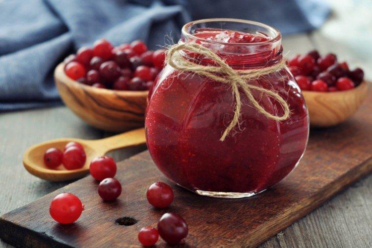 Брусничный соус к мясу на зиму - рецепты