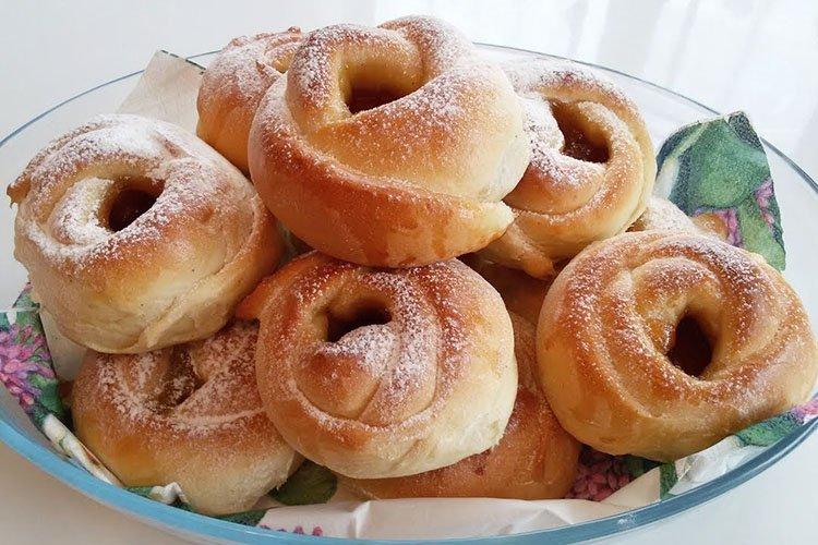 Сдоба из дрожжевого теста с вареньем - рецепты