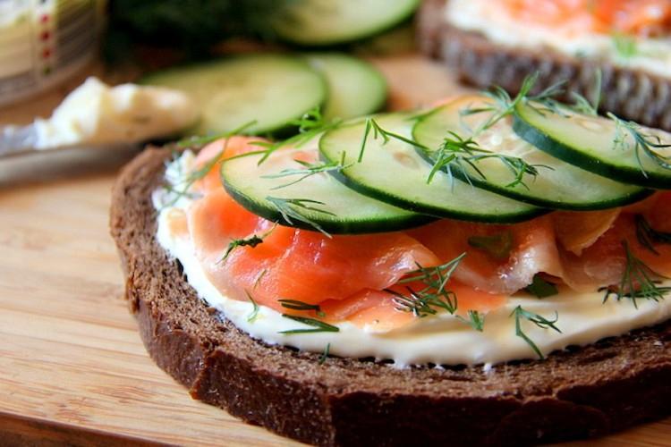 Бутерброды с красной рыбой: 12 самых вкусных рецептов (пошагово)