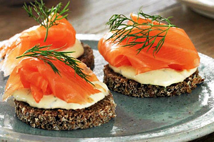 Бутерброды с красной рыбой Воздушные облака - рецепты