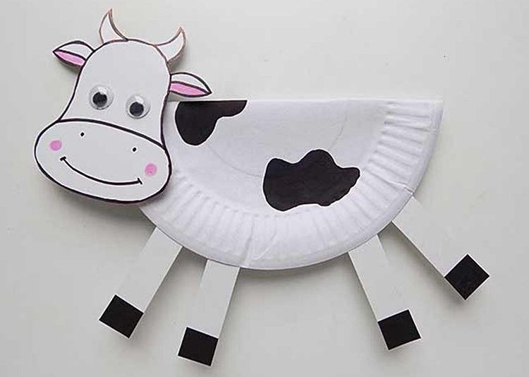 Бычок из бумаги и одноразовой тарелки