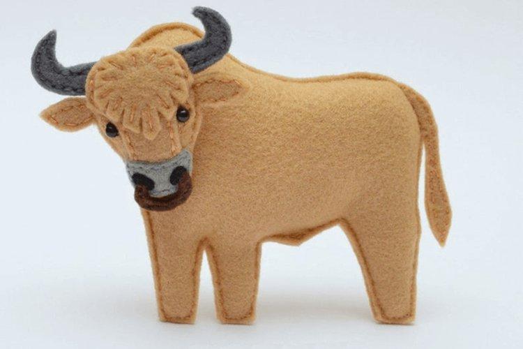 Бычок из фетра своими руками - фото и идеи