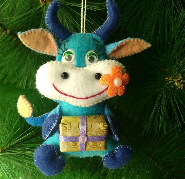 Бычок из фетра своими руками - фото и идеи