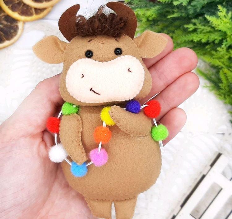 Бычок из фетра своими руками - фото и идеи