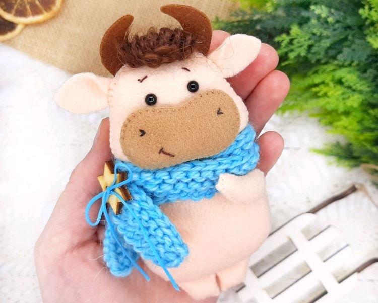 Бычок из фетра своими руками - фото и идеи