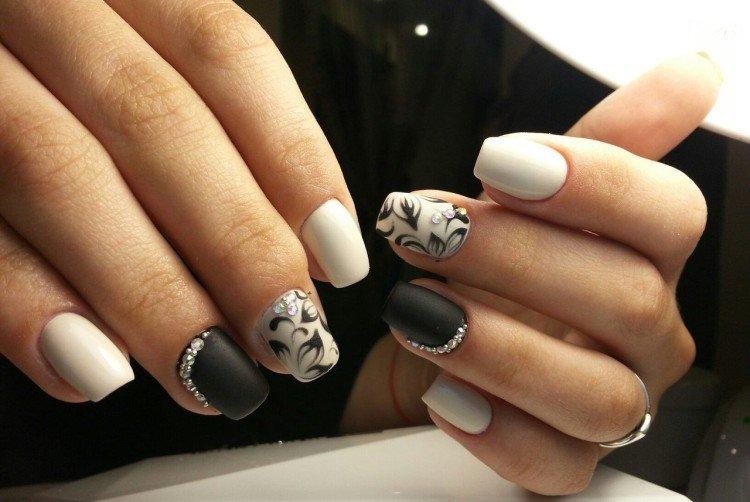 Микс цветов - Черно-белый маникюр