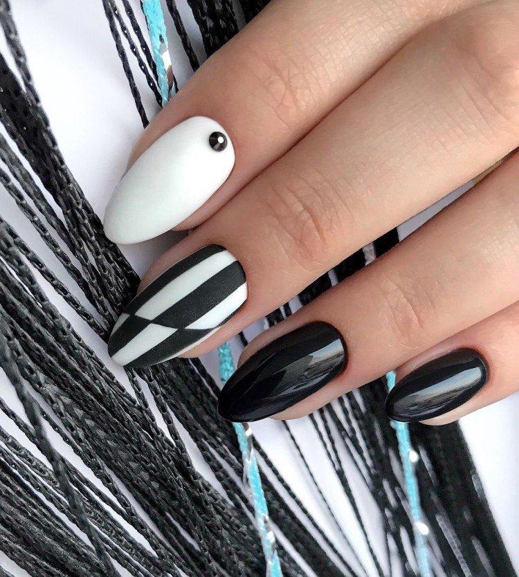 Микс цветов - Черно-белый маникюр