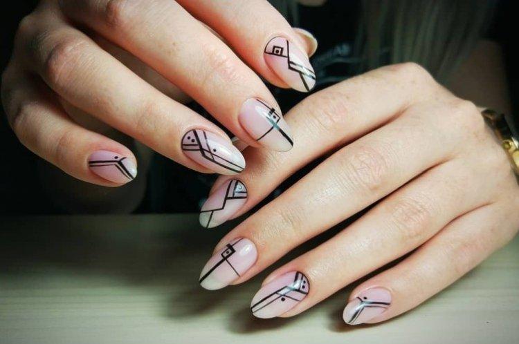 Абстракция - Черно-белый маникюр