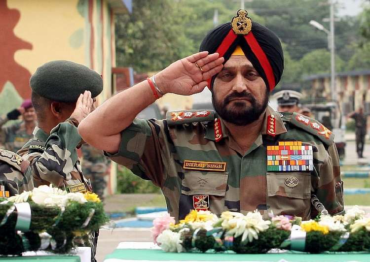 Воинская честь: почему ее не отдают левой рукой