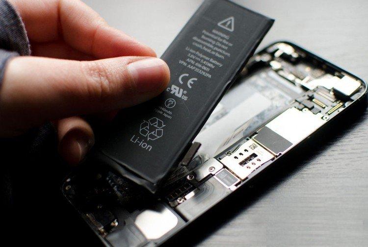 Извлечение аккумулятора - Что делать, если не включается телефон