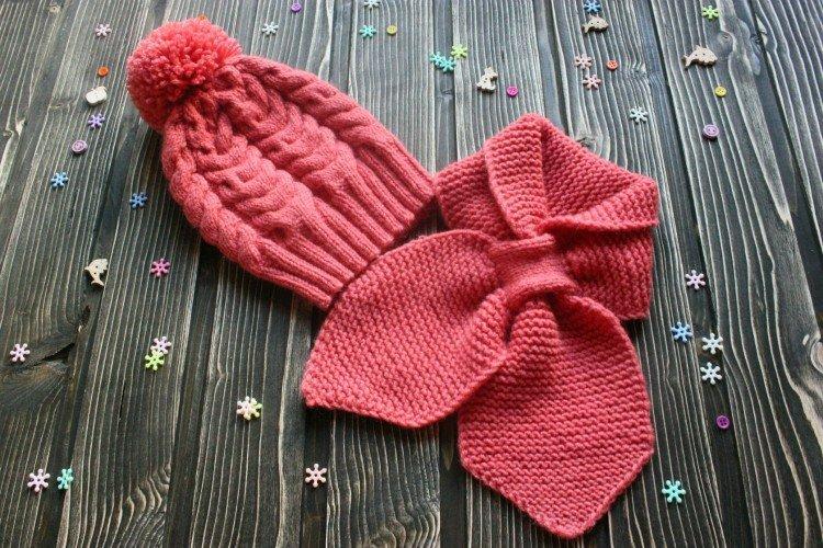 Вязаный шарф и варежки - Что подарить девочке на 5 лет