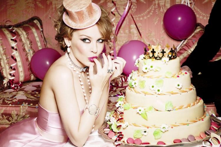 Что подарить девушке на День рождения: 50+ лучших идей подарков