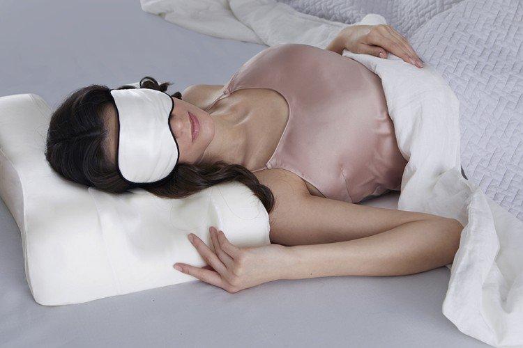 Бьюти-подушка для сна - Что подарить маме на Новый год 2021