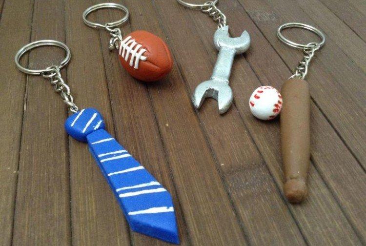 Брелок из полимерной глины - Что подарить парню на Новый год 2021