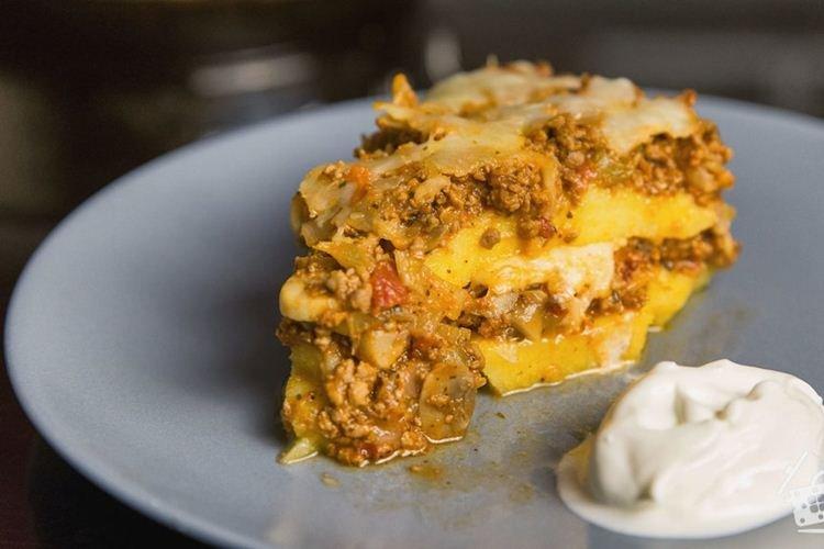 Запеканка с говяжьим фаршем и кукурузной крупой - Что приготовить из говяжьего фарша рецепты