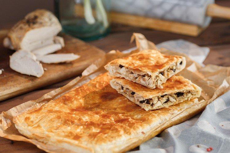 Слоеный пирог с индейкой и овощами - Что приготовить из слоеного дрожжевого теста