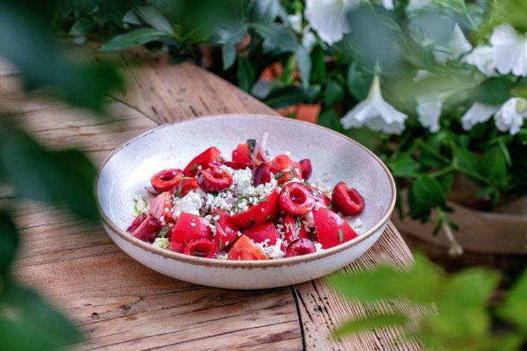 Салат с творогом и черешней - Что приготовить из творога