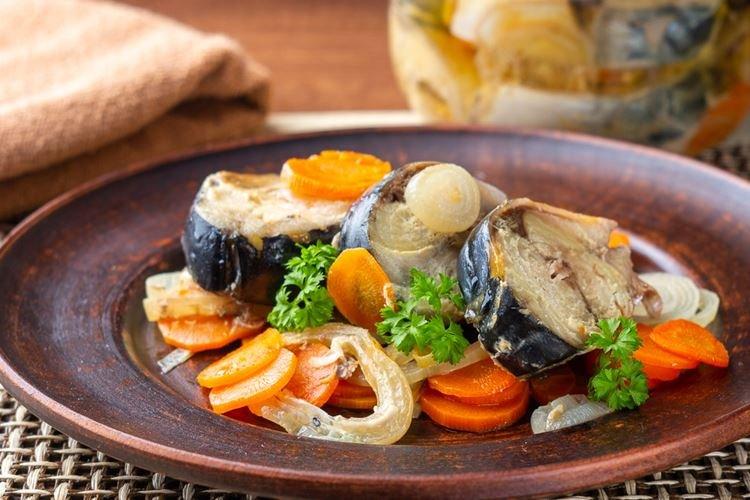 Скумбрия с овощами - Что приготовить на ужин быстро и вкусно