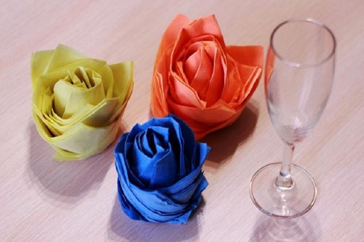 Цветы из салфеток своими руками - фото