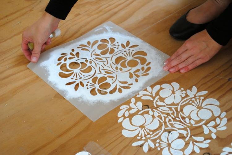 Трафареты - Декор старого шкафа своими руками