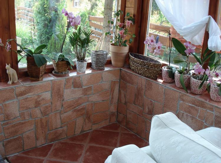 Декоративный камень на балконе