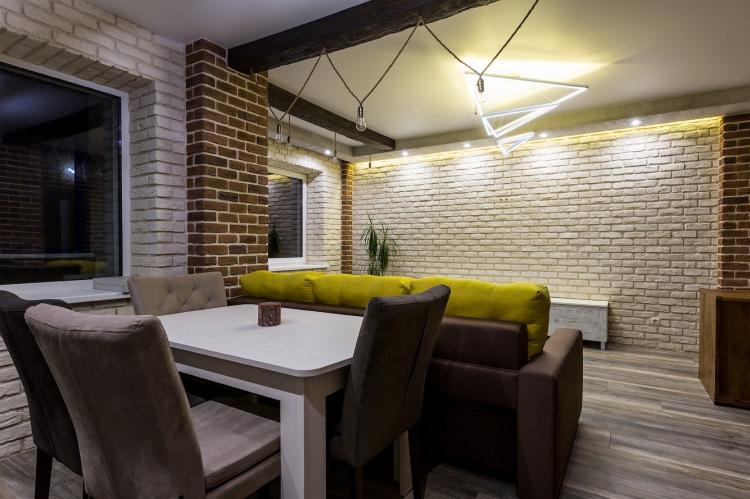 Декоративный камень в интерьере - фото