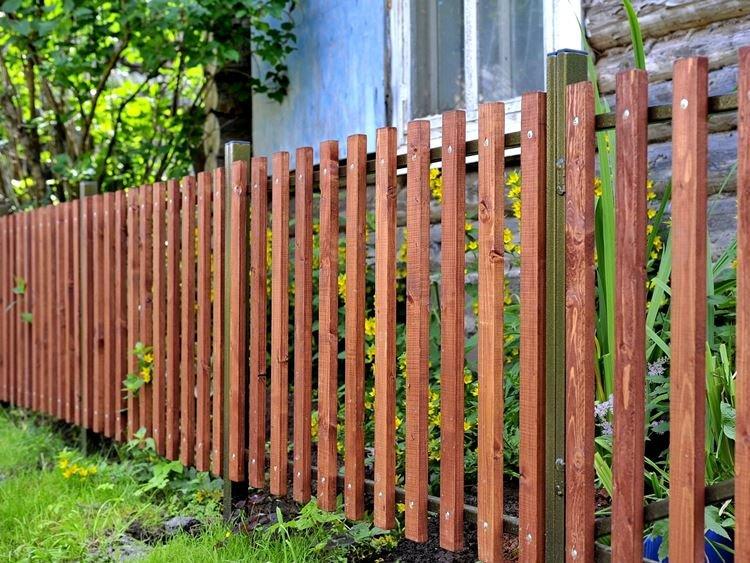 Штакетник - Деревянные заборы фото и идеи