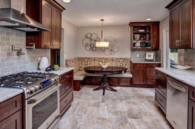 Диван для кухни в классическом стиле