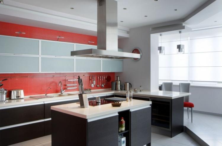 Кухня, совмещенная с балконом - дизайн интерьера фото