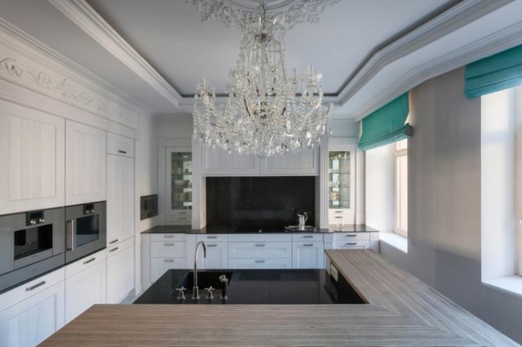 Отделка потолка - Дизайн кухни в классическом стиле