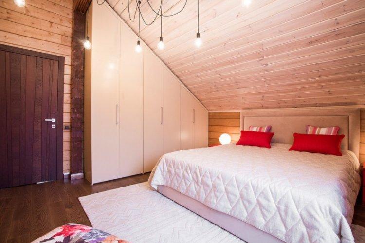 Дизайн спальни в мансарде - фото