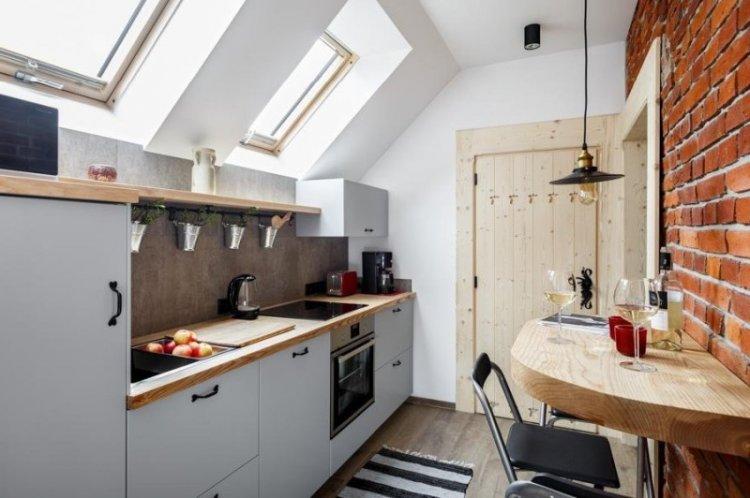 Дизайн кухни в мансарде - фото