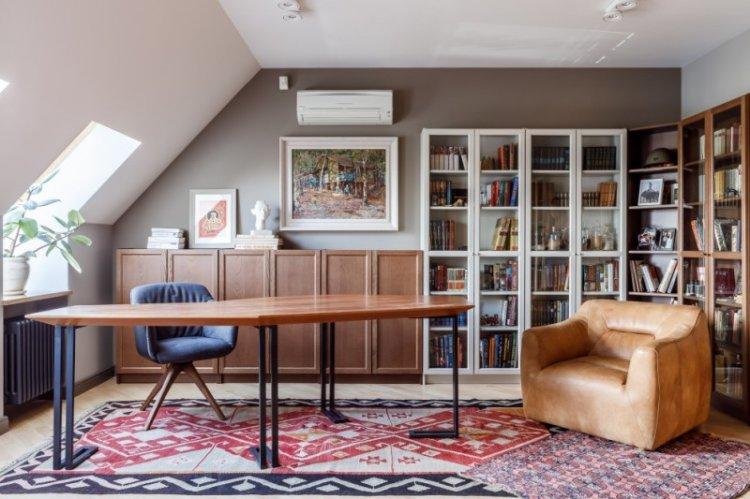 Дизайн кабинета в мансарде - фото