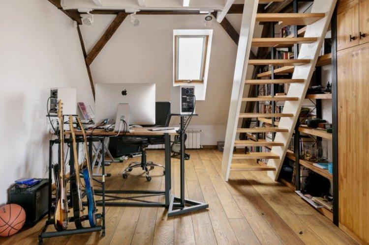 Дизайн кабинета в мансарде - фото