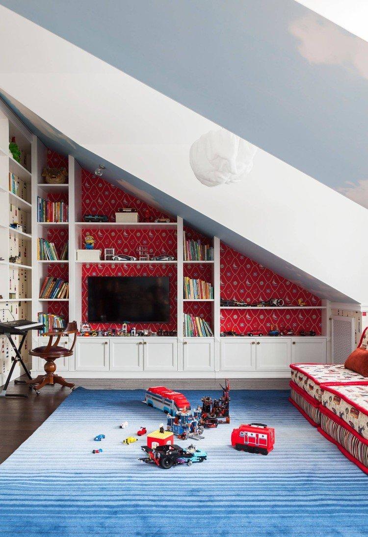 Дизайн детской комнаты в мансарде - фото