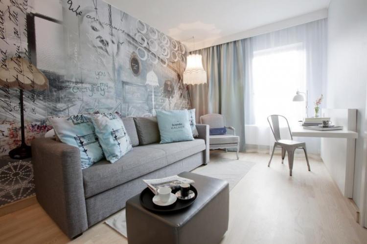 Узкая гостиная - дизайн интерьера фото