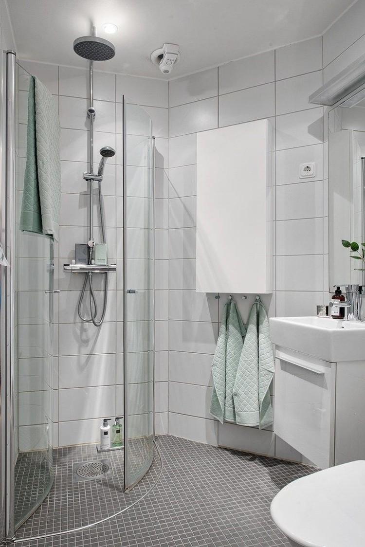 Ванная с душевой кабиной - дизайн интерьера фото