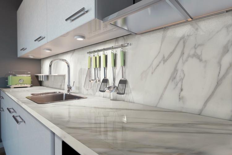 Фартук на кухне из натурального камня