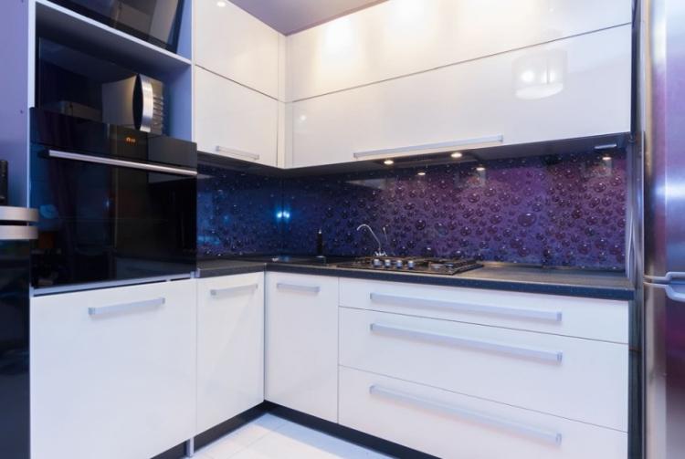 Акриловый фартук на кухне