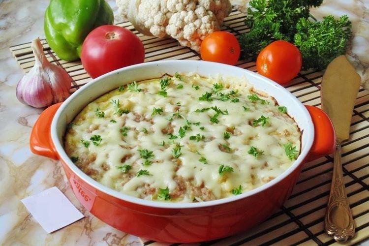 Запеканка с фаршем, цветной капустой и брынзой