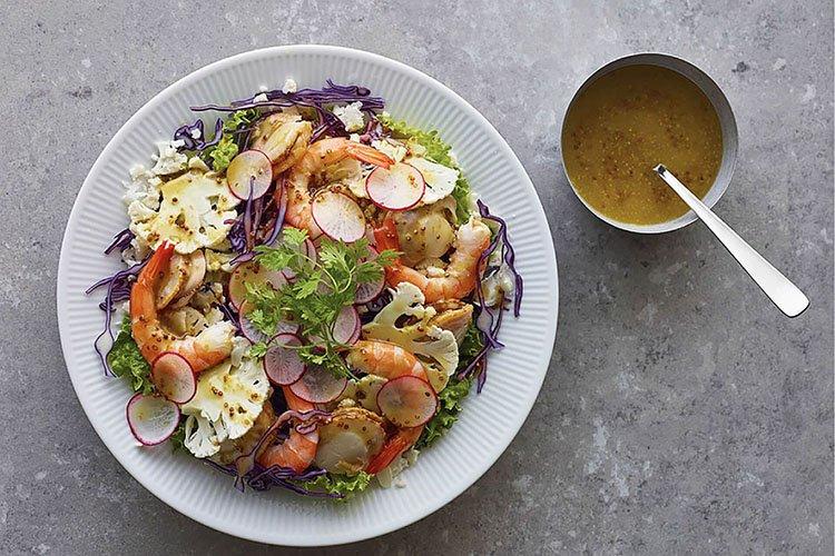 Салат с морепродуктами «Чили»